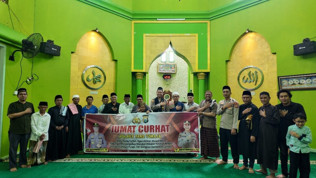 Gelar Jumat Curhat di Masjid Sanawi Hidayah, Kapolres Tana Toraja Tekankan Pentingnya Persaudaraan