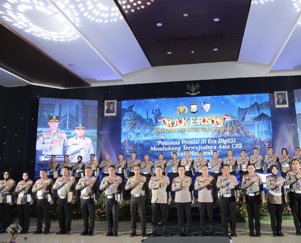 Kapolda Sulsel Buka Rakernis Fungsi Lalu Lintas Sekaligus Beri Penghargaan ke Personel Berprestasi