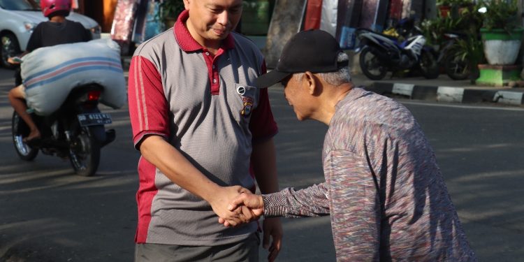 Kapolres Tana Toraja Lakukan Olahraga Sekaligus Silaturahmi Dengan Warga