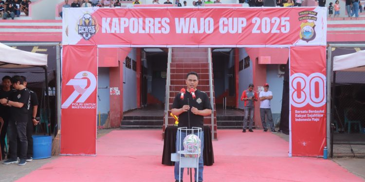 Peringati HUT ke-80 RI dan HUT Polri ke-79, Kapolres Wajo Buka Turnamen Sepakbola
