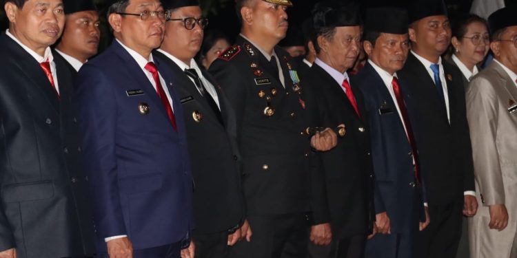 Kapolres Toraja Utara Hadiri Apel Kehormatan dan Renungan Suci Rangkaian HUT Kemerdekaan RI Ke-80