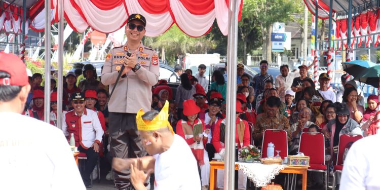 Kapolres Tana Toraja Kerahkan Puluhan Personel Amankan Gerak Jalan Semarak HUT ke-80 RI