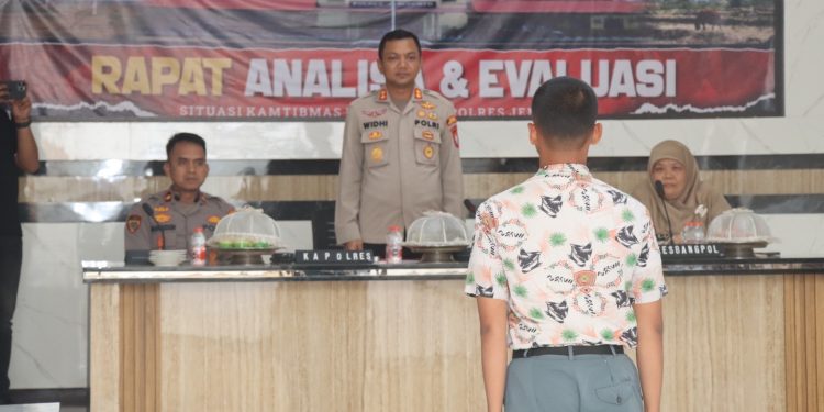 Kapolres Jeneponto Beri Materi Kepemimpinan kepada Peserta Paskibraka
