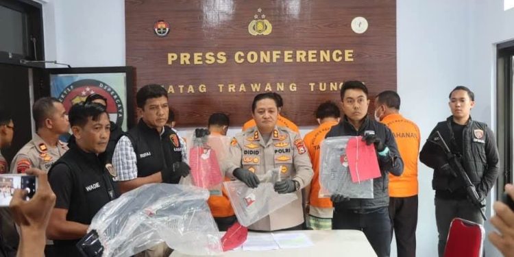 Kapolres Kepulauan Selayar Rilis Kasus Perampasan Mobil dan Pencurian Kabel Listrik