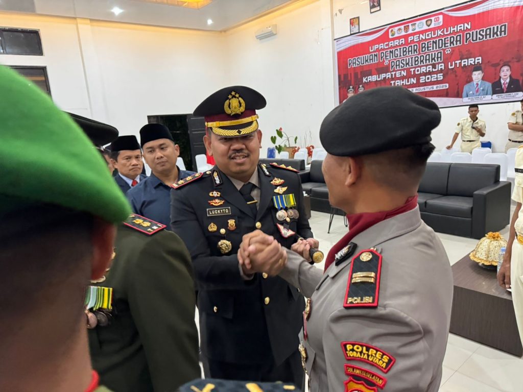 Kapolres Toraja Utara Hadiri Upacara Pengukuhan 70 Anggota Paskibraka Tahun 2025