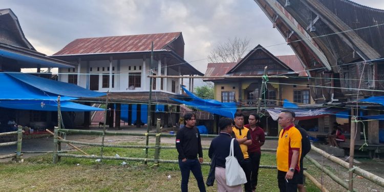 Tim Resmob Polres Toraja Utara Bubarkan dan Bongkar Arena Judi Sabung Ayam di Tondon Langi’