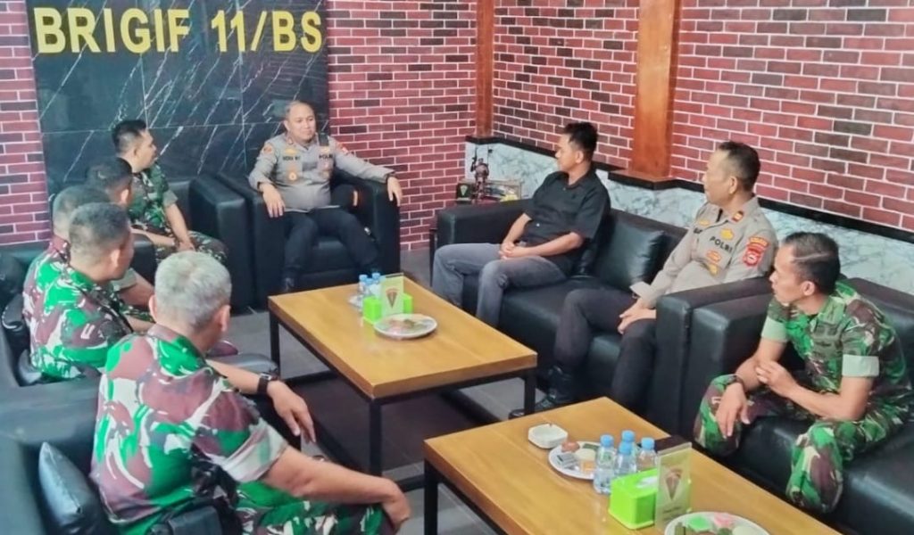 Kuatkan Hubungan dan Kolaborasi, Kapolres Parepare Silaturahmi ke Brigif 11 Badik Sakti