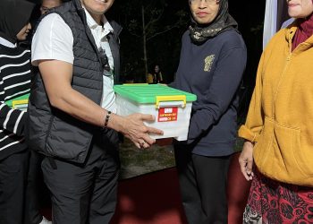 Panitia dan Peserta Offroad Merdeka Peduli Seri IV Bagi Ratusan Bantuan ke Warga di Gowa