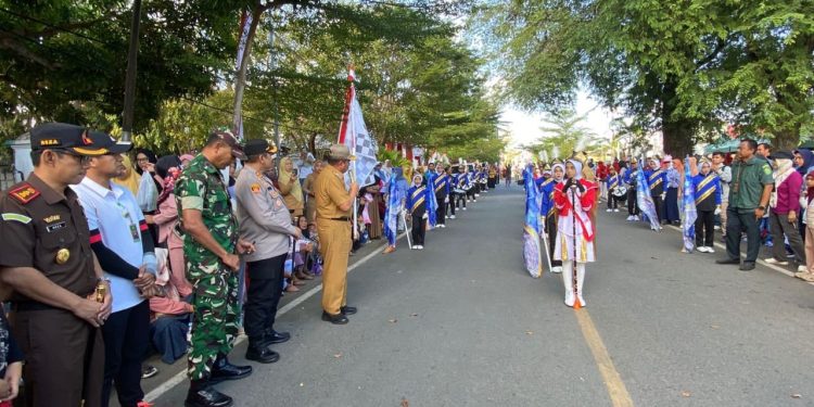 Kapolres Selayar bersama Ketua Bhayangkari Hadiri Pelepasan Peserta Lomba Gerak Jalan Indah