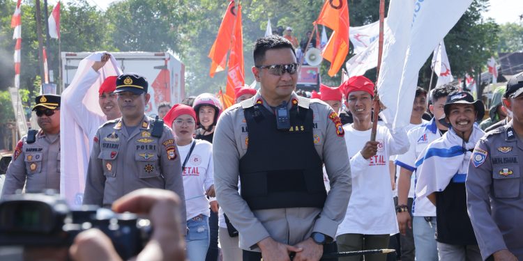 Kapolres Gowa Turun Langsung Kawal Aksi Unjuk Rasa di PT. Wings