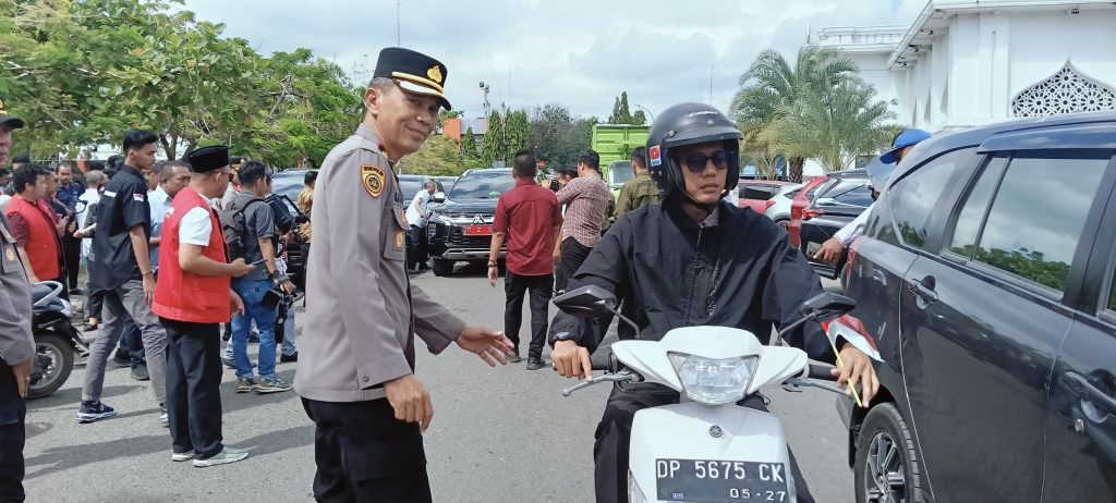 Semarak HUT ke-80 RI, Polres Wajo Bagikan Ribuan Bendera dan Gelar Pasar Murah