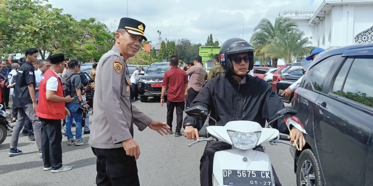Semarak HUT ke-80 RI, Polres Wajo Bagikan Ribuan Bendera dan Gelar Pasar Murah