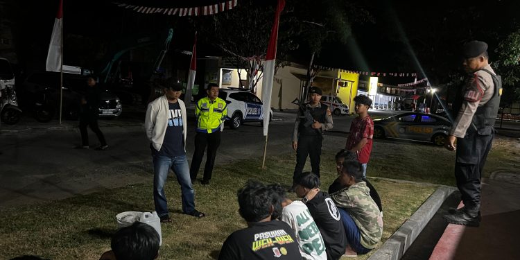 Pimpin Patroli Malam, Kapolres Jeneponto Amankan Sejumlah Remaja Yang Sedang Pesta Miras
