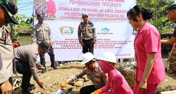 Kapolrestabes Makassar Pimpin Peletakan Batu Pertama Pembangunan Posyandu Kemala