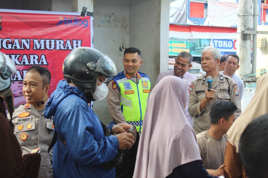 Polres Maros Gelar Kegiatan Gerakan Pangan Murah di Kawasan Pasar Tradisional Modern