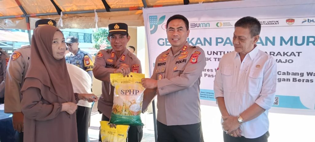 Dukung Pemerintah Stabilkan Harga, Polsek Tempe Polres Wajo Gelar Gerakan Pangan Murah 