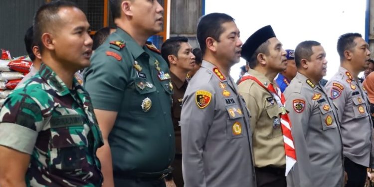 Kapolrestabes Makassar Hadiri Kick Off Gerakan Pangan Murah Yang Dipimpin Kapolri