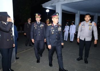 Kapolrestabes Makassar Hadiri Apel Kehormatan dan Renungan Suci di TMP Panaikang