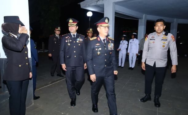 Kapolrestabes Makassar Hadiri Apel Kehormatan dan Renungan Suci di TMP Panaikang