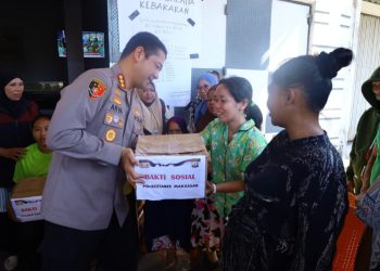 Kapolrestabes Makassar Beri Bantuan ke 11 Kepala Keluarga Yang Terdampak Kebakaran 