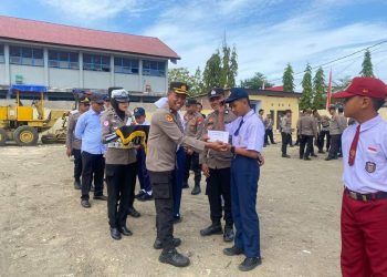 Primkoppol Polres Selayar Serahkan Beasiswa ke Putra-Putri Anggota