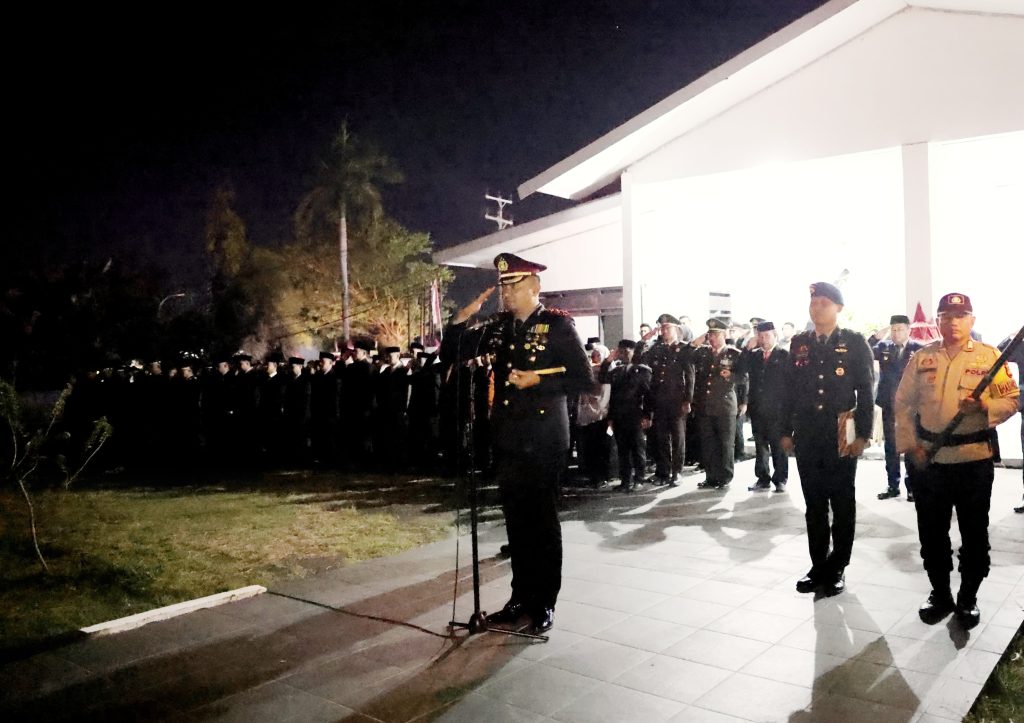 Kapolres Gowa Pimpin Apel Kehormatan dan Renungan Suci di TMP Romang Lompoa