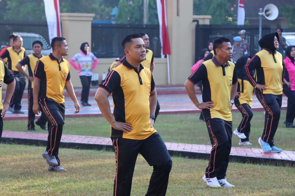 Semarak HUT ke-80 RI, Personel Polres Maros Melaksanakan Olahraga Bersama