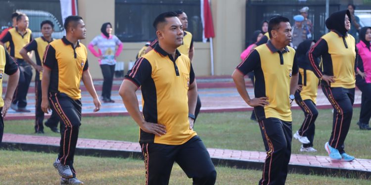 Semarak HUT ke-80 RI, Personel Polres Maros Melaksanakan Olahraga Bersama