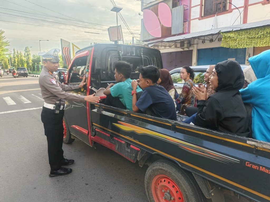 Kasat Lantas Polres Parepare Pimpin Pelayanan Pagi di Titik Keramaian