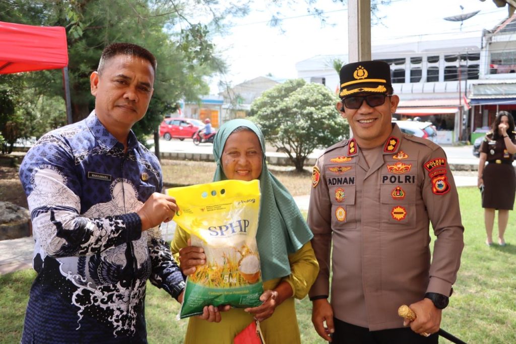 Kapolres Luwu Salurkan 30 Ton Beras Saat Launching Gerakan Pangan Murah