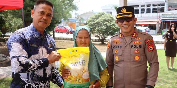Kapolres Luwu Salurkan 30 Ton Beras Saat Launching Gerakan Pangan Murah