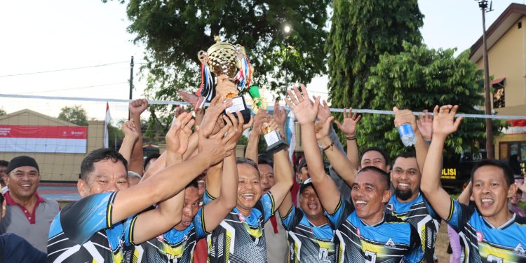 Dalam Rangka Hari Kemerdekaan, Polres Maros Gelar Turnamen Bola Voli Internal