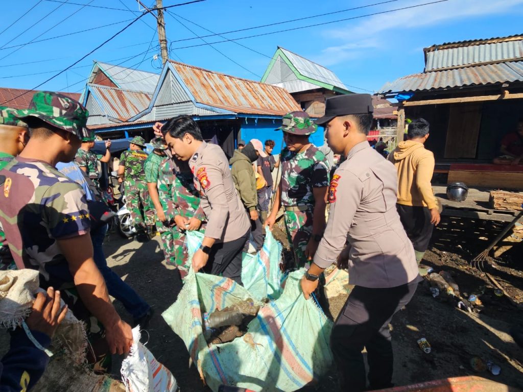 Kapolres Wajo Apresiasi Kerja Bakti TNI-Polri dan Warga di Pasar Mini Sengkang