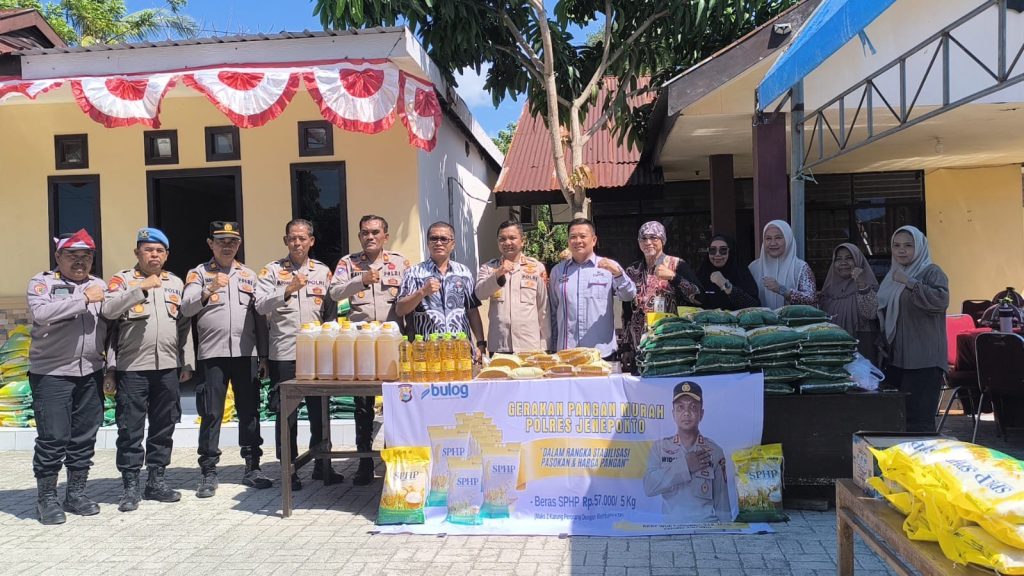Kapolres Jeneponto Hadiri Gerakan Pangan Murah Serentak se-Indonesia di Polsek Binamu