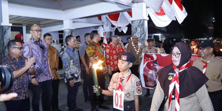 Kapolres Pinrang Hadiri Pawai Taptu Semarak HUT RI ke-80