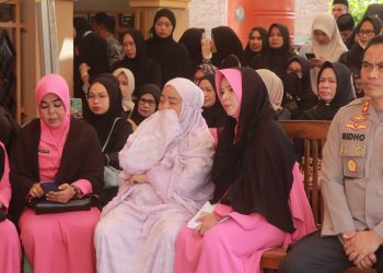 Kapolres Wajo bersama Ketua Bhayangkari Hadiri Upacara Pelepasan Jenazah AKP (Purn) Sudarman