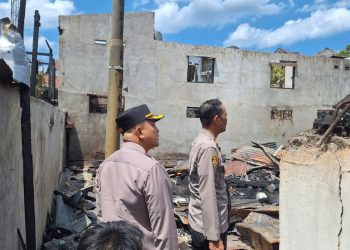 Kapolres Parepare Kunjungi Korban Kebakaran di Menara, Sampaikan Dukacita