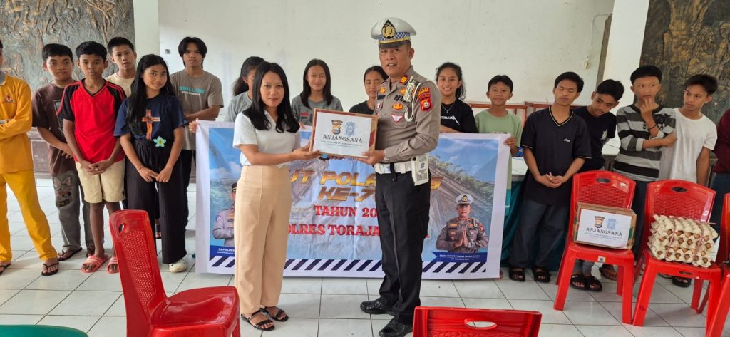 Kasat Lantas Polres Toraja Utara Pimpin Anjangsana Ke Panti Asuhan Kristen Tangmentoe