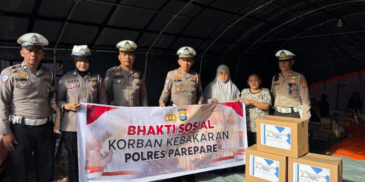 Polres Parepare Salurkan Bantuan Kemanusiaan Untuk Korban Kebakaran di Menara Soreang