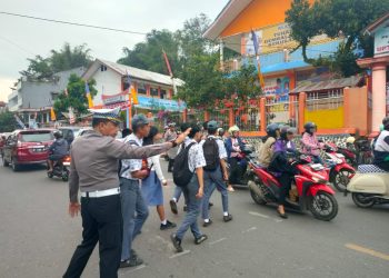 Satlantas Polres Tana Toraja Laksanakan Pengaturan Pagi Demi Kelancaran Arus Lalu Lintas