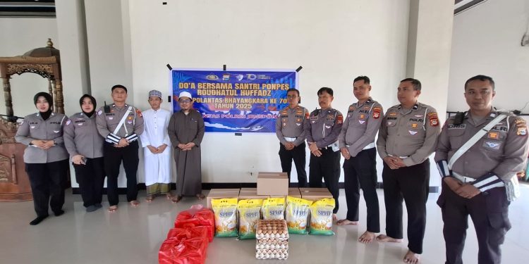 Satlantas Polres Jeneponto Gelar Doa Bersama dan Bakti Sosial di Ponpes Roudhatul Huffadz