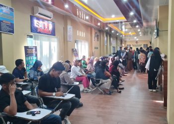 Gedung Pelayanan Polres Maros Dipadati Pemohon SKCK Sejak Dini Hari, Polres Maros Pastikan Semua Terlayani