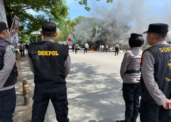 Polres Maros Siagakan Tim Kedokteran Pada Unjuk Rasa Aliansi Buruh dan Mahasiswa