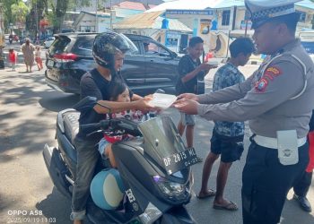 Personel Sat Lantas Polres Parepare Gelar Jumat Berkah