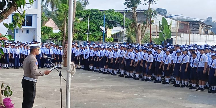 Melalui Police Go To School, Personel Satlantas Polres Tana Toraja Edukasi Pelajar SMPN 1 Makale