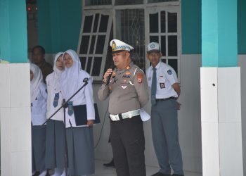 Jadi Irup di SMKN 1, Kasat Lantas Polres Bulukumba Beri Edukasi Keselamatan ke Pelajar