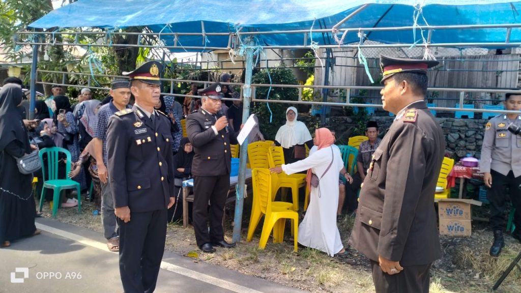 Personel Polres Pinrang Laksanakan Upacara Persemayaman Jenazah Purn AKP Turisno