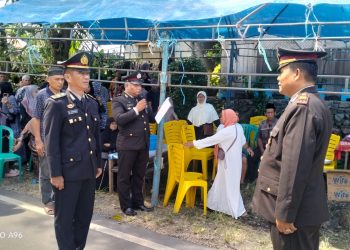 Personel Polres Pinrang Laksanakan Upacara Persemayaman Jenazah Purn AKP Turisno