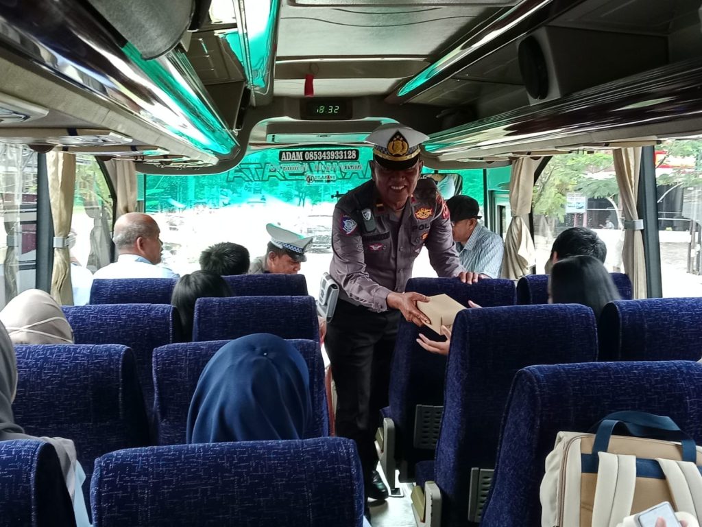Sat Lantas Polres Wajo Gelar Polantas Menyapa Dalam Rangka HUT Lalu Lintas Bhayangkara ke-70