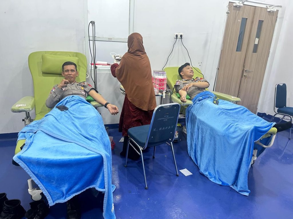 Dalam Rangka Hari Lalu Lintas Bhayangkara ke-70, Personel Satlantas Polres Maros Gelar Donor Darah